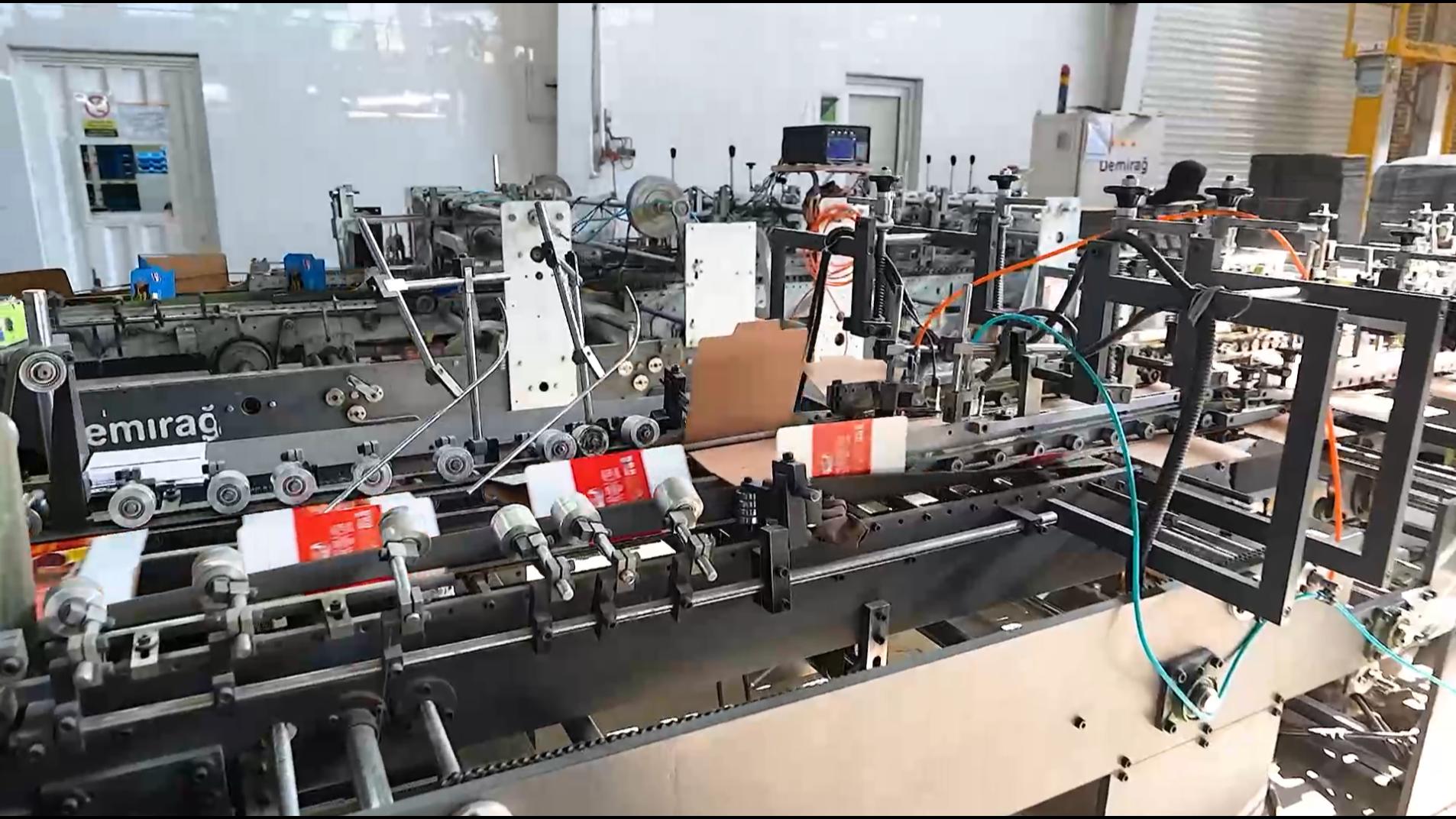 لب‌چسب لاک باتن